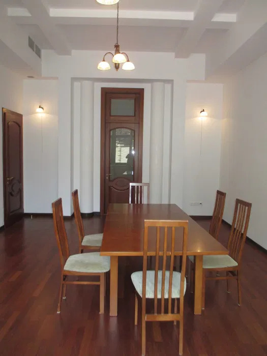 Оренда будинку 957 м², Редутна вул.