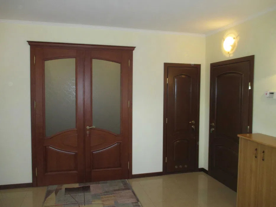 Оренда будинку 957 м², Редутна вул.