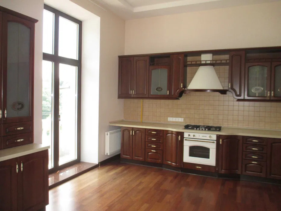 Оренда будинку 957 м², Редутна вул.