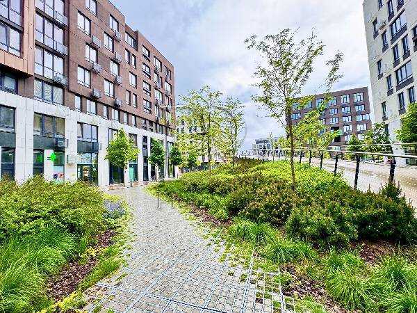 Продаж 2-кімнатної квартири 87 м², Салютна вул., 2