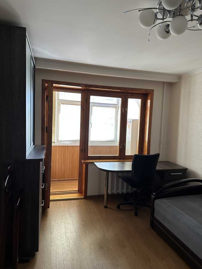 Продаж 3-кімнатної квартири 63 м², Мандриківська вул., 136