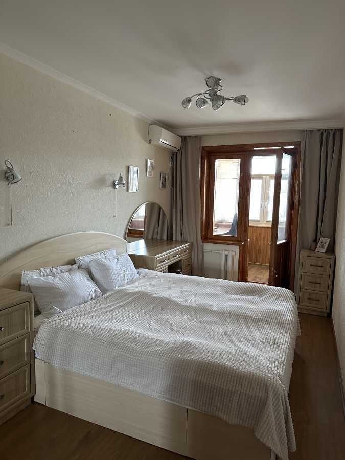 Продаж 3-кімнатної квартири 63 м², Мандриківська вул., 136