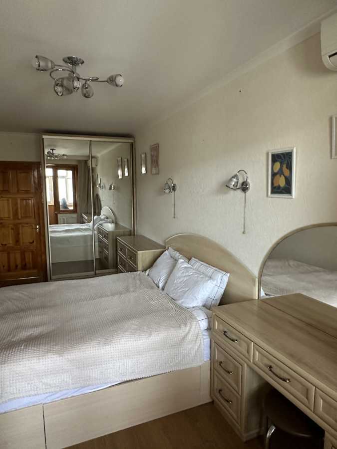 Продаж 3-кімнатної квартири 63 м², Мандриківська вул., 136