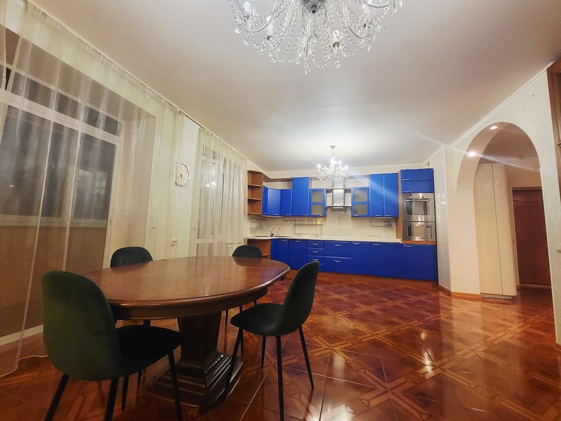 Аренда 3-комнатной квартиры 127 м², Андрея Аболмасова ул., 5