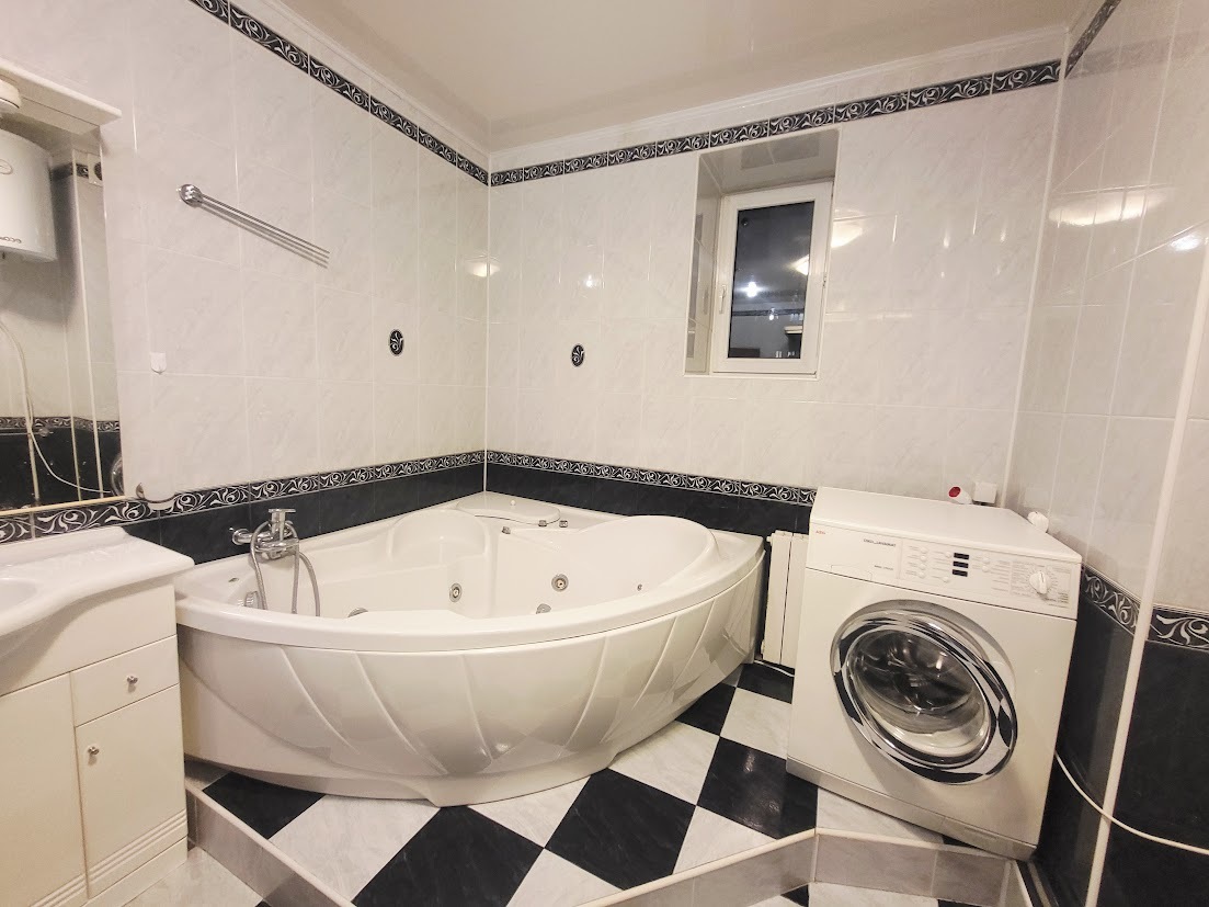 Аренда 3-комнатной квартиры 127 м², Андрея Аболмасова ул., 5