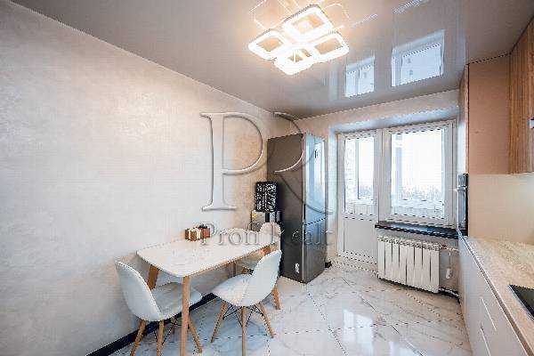 Продаж 3-кімнатної квартири 73 м², Героїв УПА вул., 7А