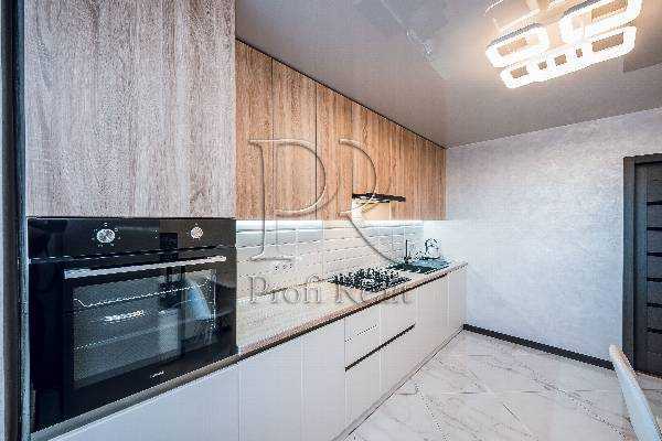 Продаж 3-кімнатної квартири 73 м², Героїв УПА вул., 7А