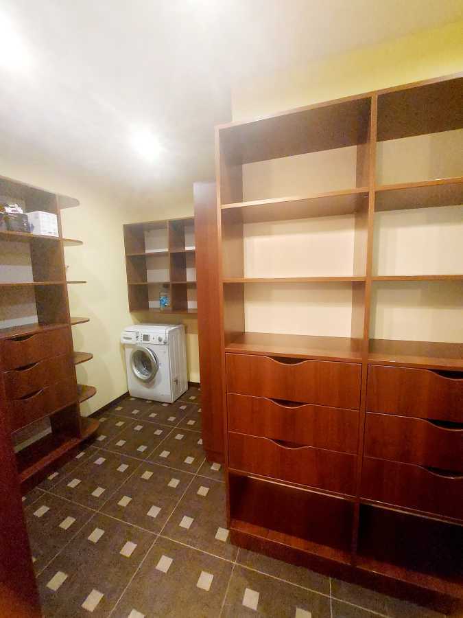 Продаж 4-кімнатної квартири 166 м², Боголюбова вул., 16