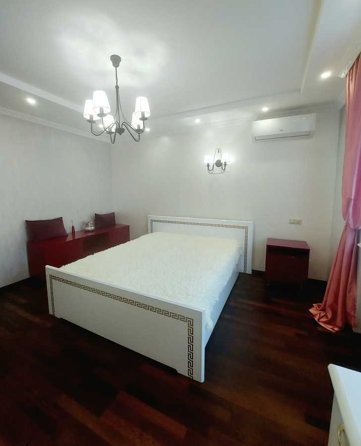 Продаж 4-кімнатної квартири 166 м², Боголюбова вул., 16