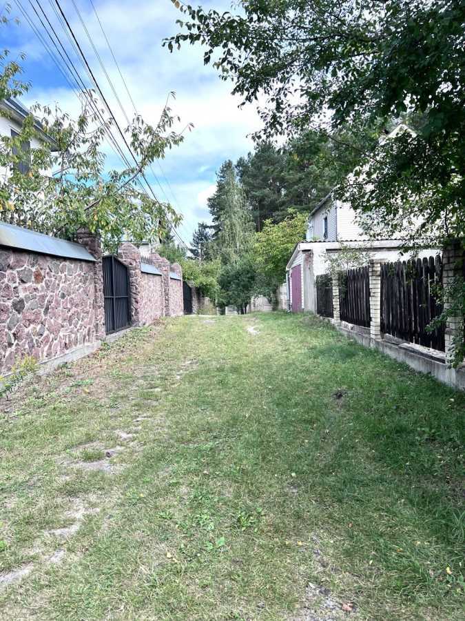 Продажа участка под индивидуальное жилое строительство 20 соток, Університетська 8