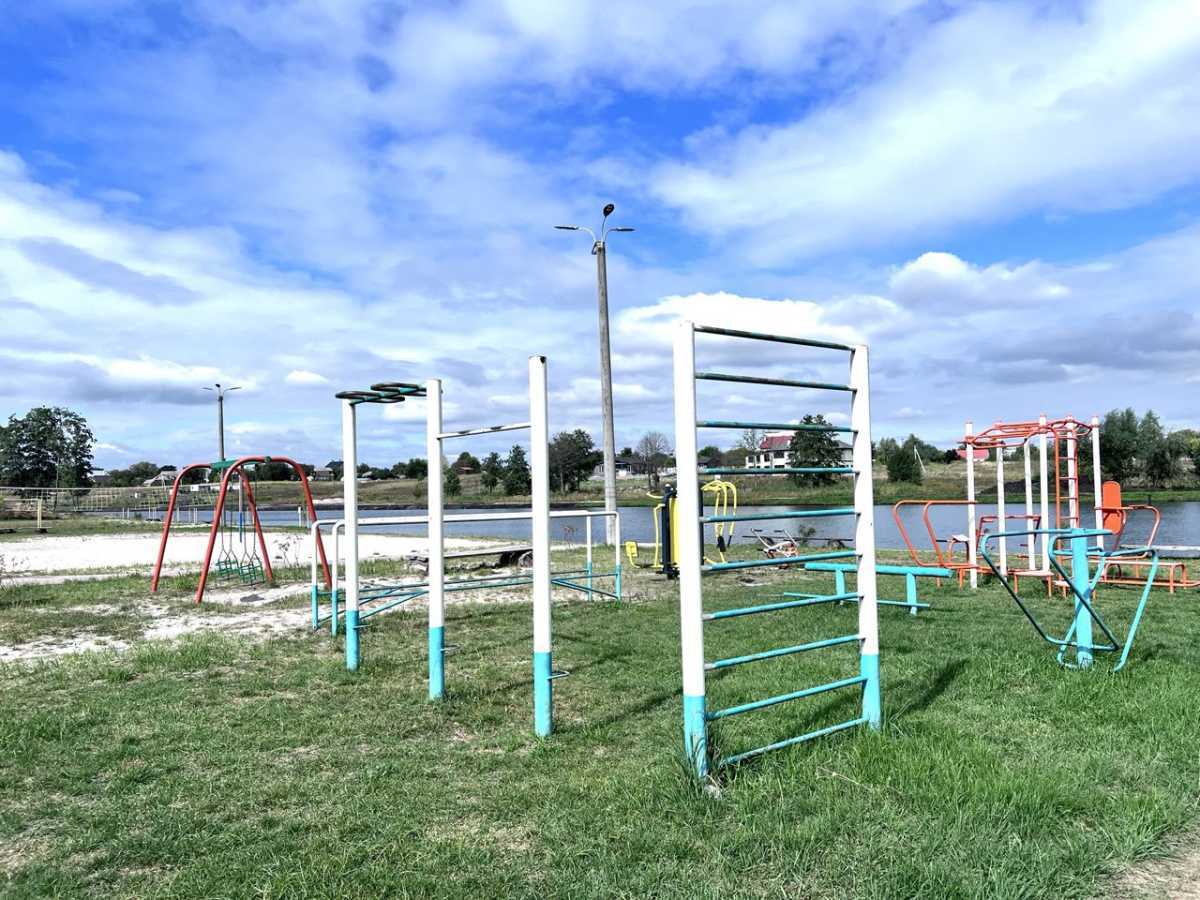 Продажа участка под индивидуальное жилое строительство 20 соток, Університетська 8