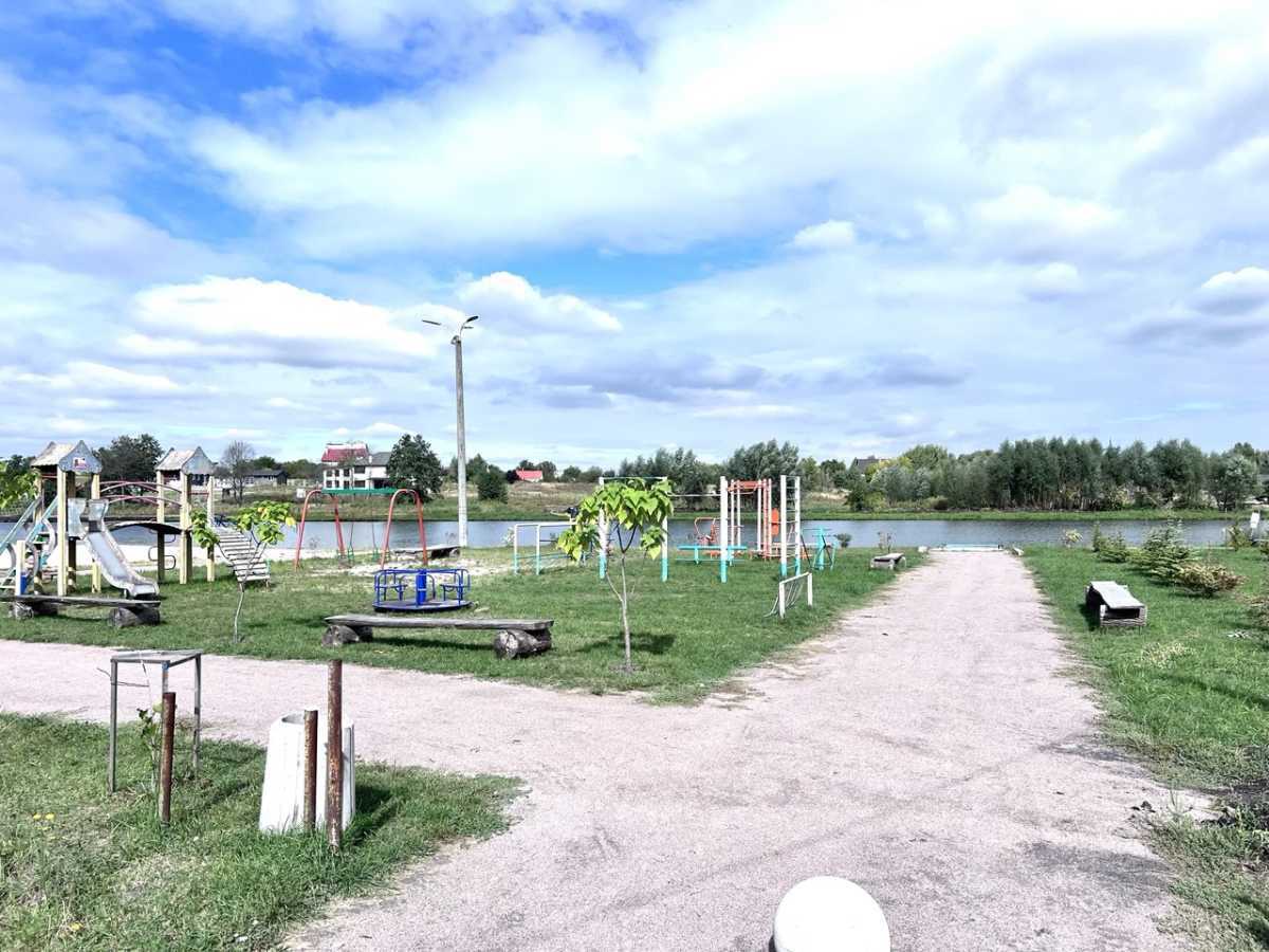 Продажа участка под индивидуальное жилое строительство 20 соток, Університетська 8