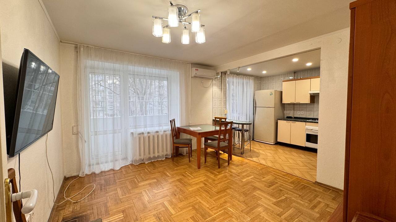 Оренда 4-кімнатної квартири 86 м², Писаржевського вул.