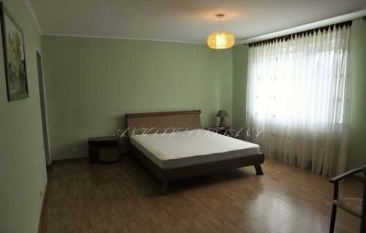 Оренда котеджу 225 м², Голосіївська вул.