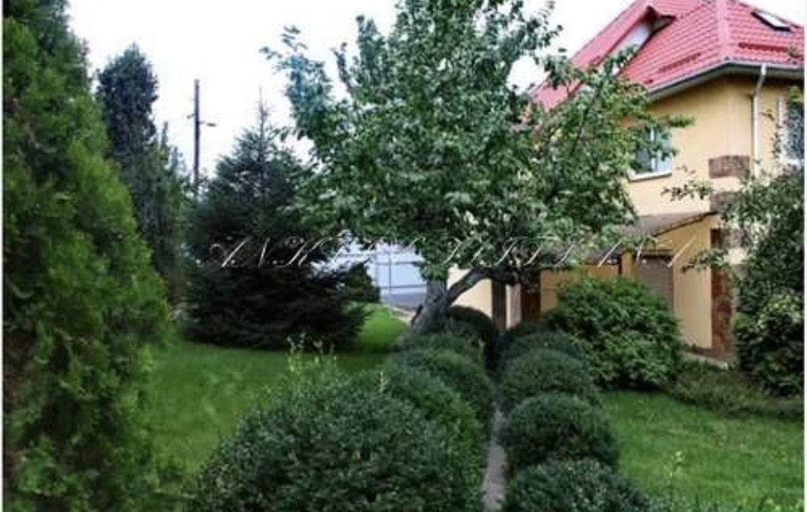 Оренда котеджу 225 м², Голосіївська вул.