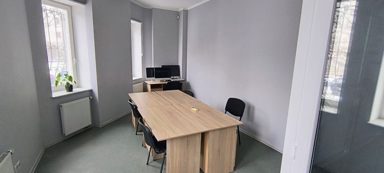 Аренда помещения свободного назначения 200 м², Ежи Гедройца ул.