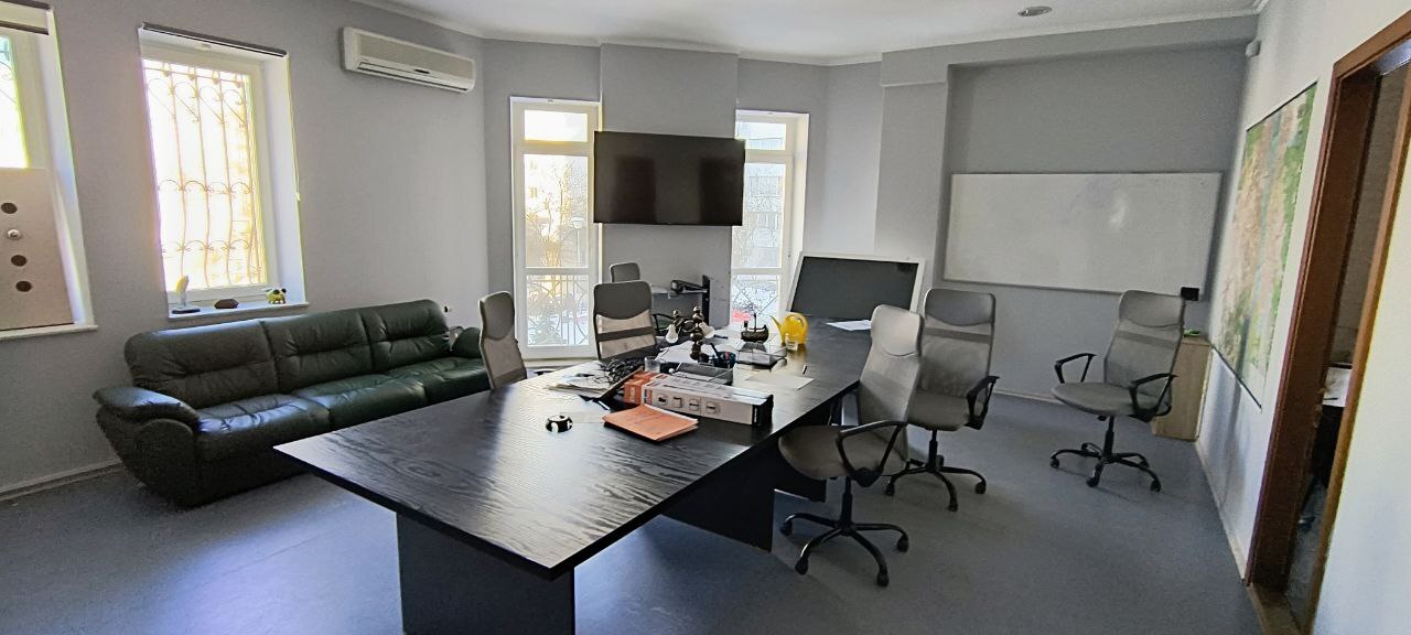 Аренда помещения свободного назначения 200 м², Ежи Гедройца ул.