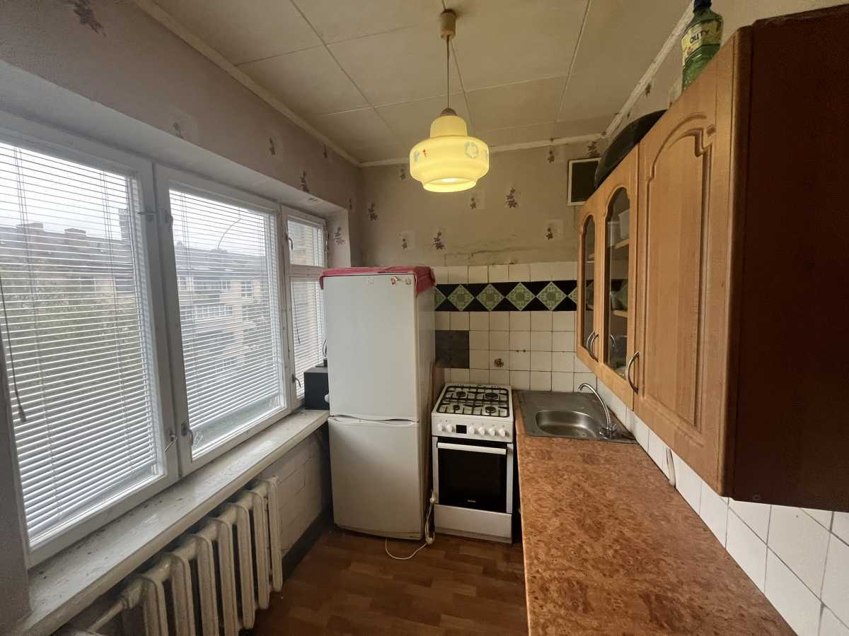 Продаж 2-кімнатної квартири 46 м², Салютна вул., 8