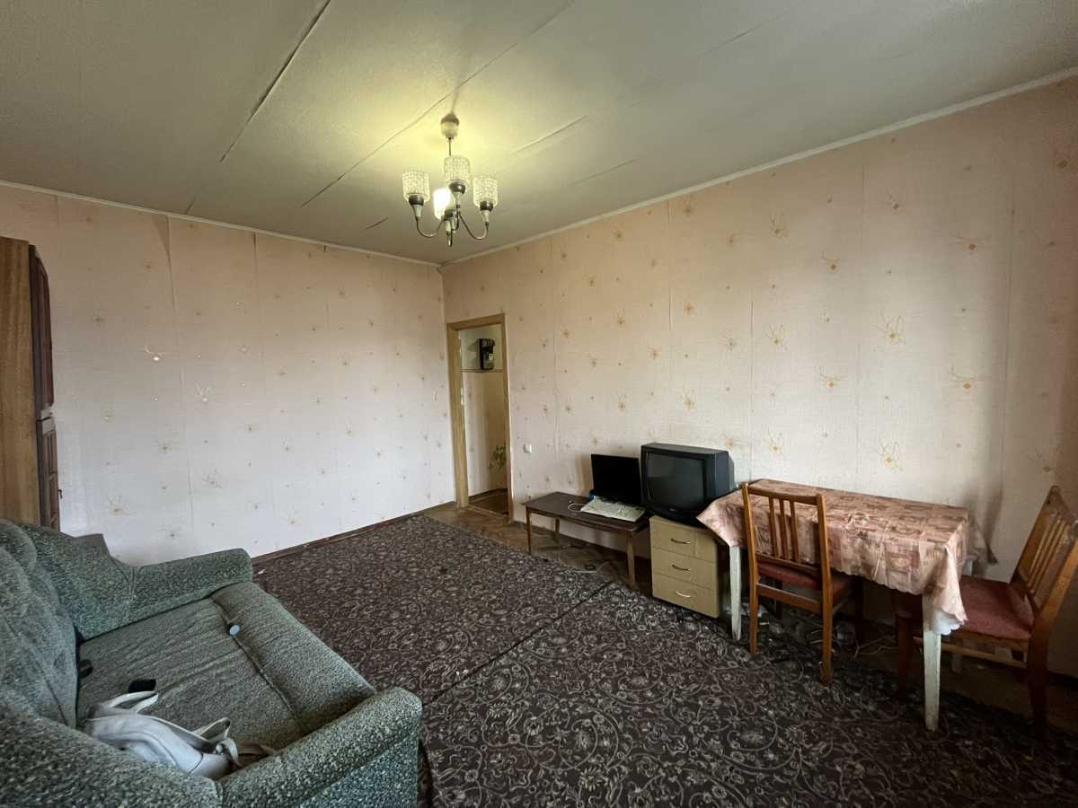 Продаж 2-кімнатної квартири 46 м², Салютна вул., 8