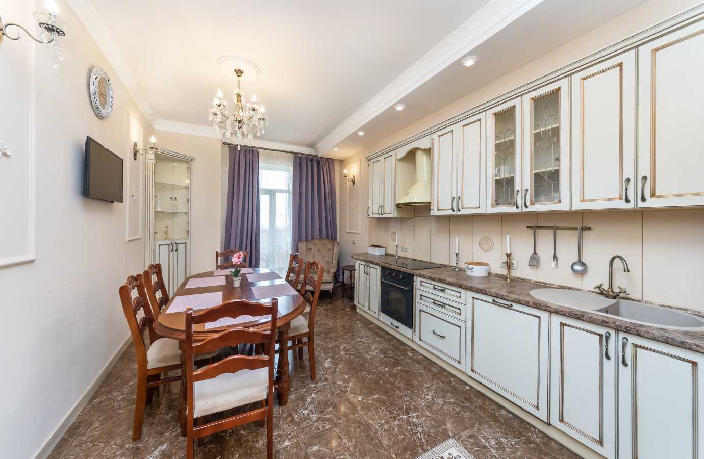 Оренда 3-кімнатної квартири 112 м², Євгена Коновальця вул., 36Е