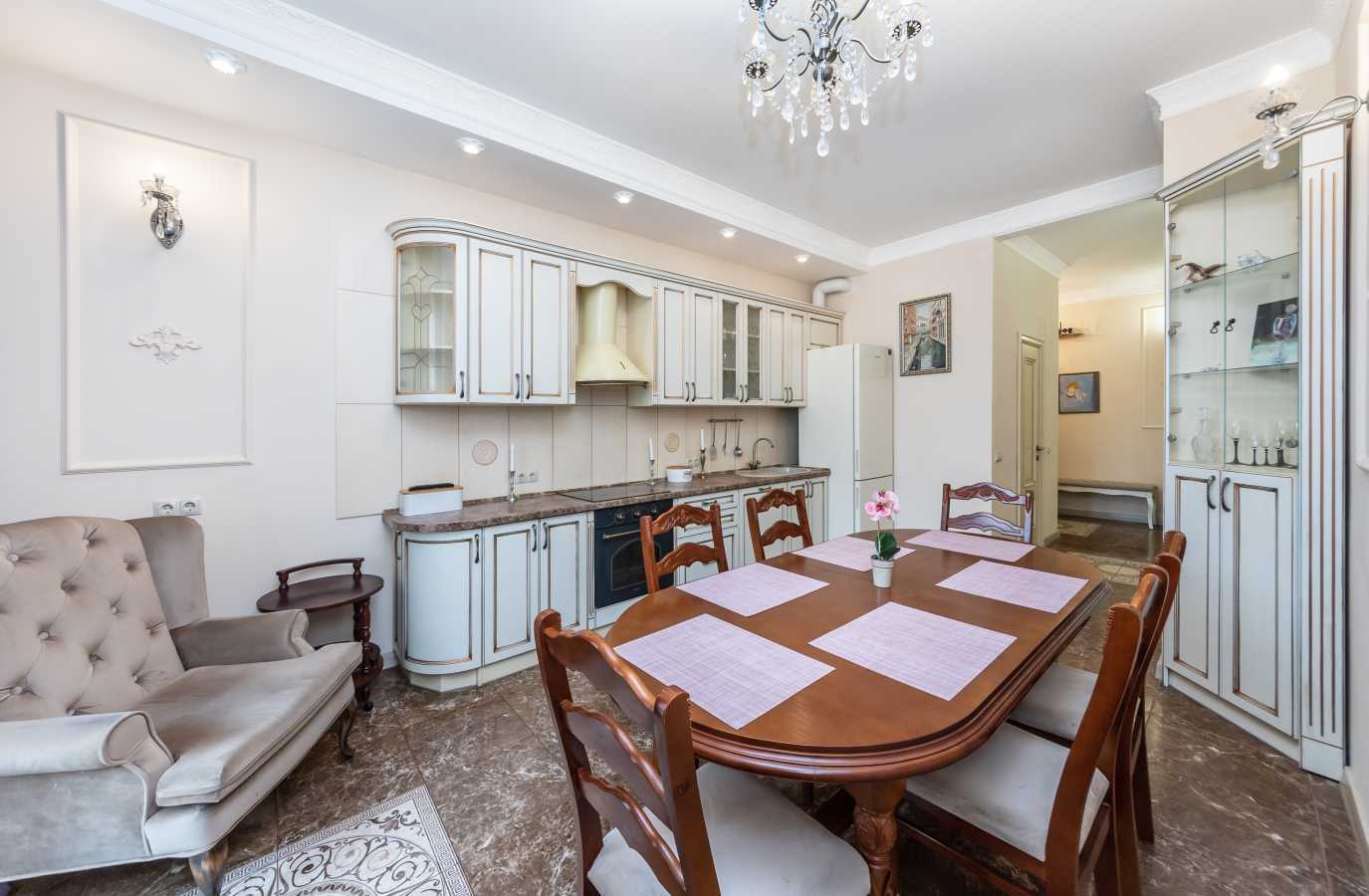 Оренда 3-кімнатної квартири 112 м², Євгена Коновальця вул., 36Е