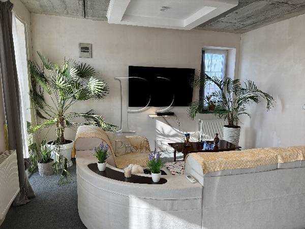 Продаж 3-кімнатної квартири 135 м², Придорожня вул., 3