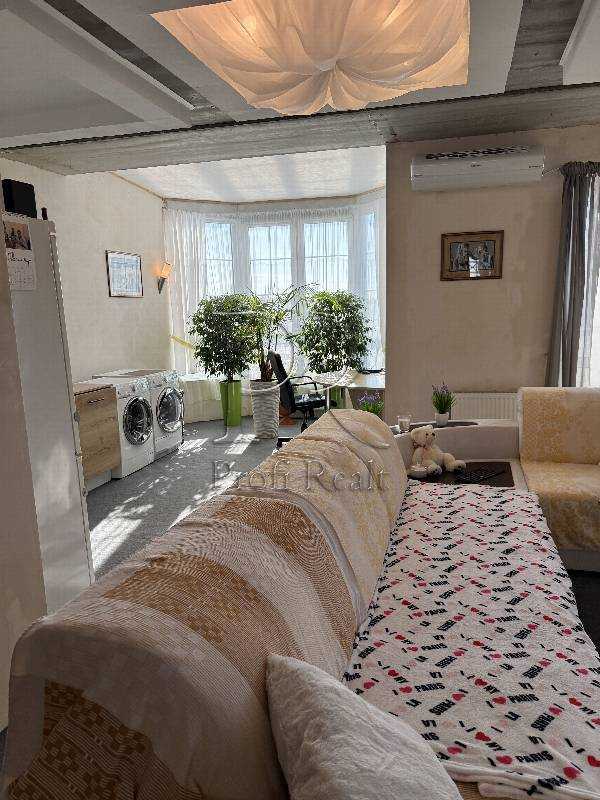 Продаж 3-кімнатної квартири 135 м², Придорожня вул., 3