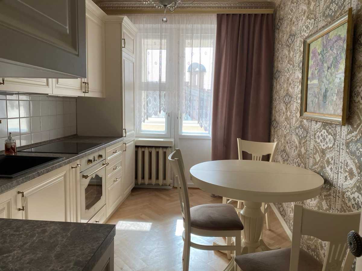 Оренда 3-кімнатної квартири 100 м², Лесі Українки бул., 21Б