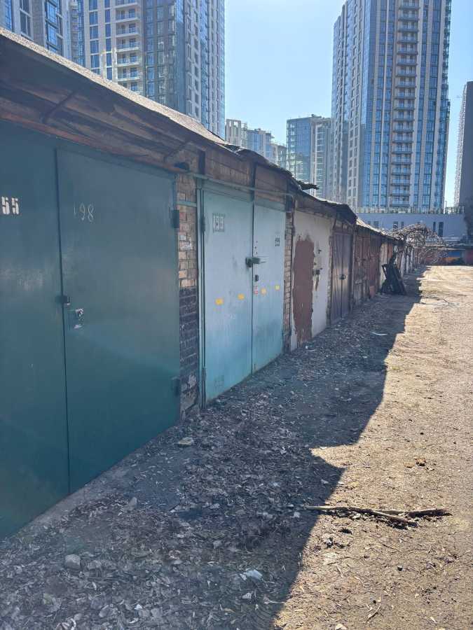 Продажа машиноместа 15 м², Александра Матросова ул., 17А