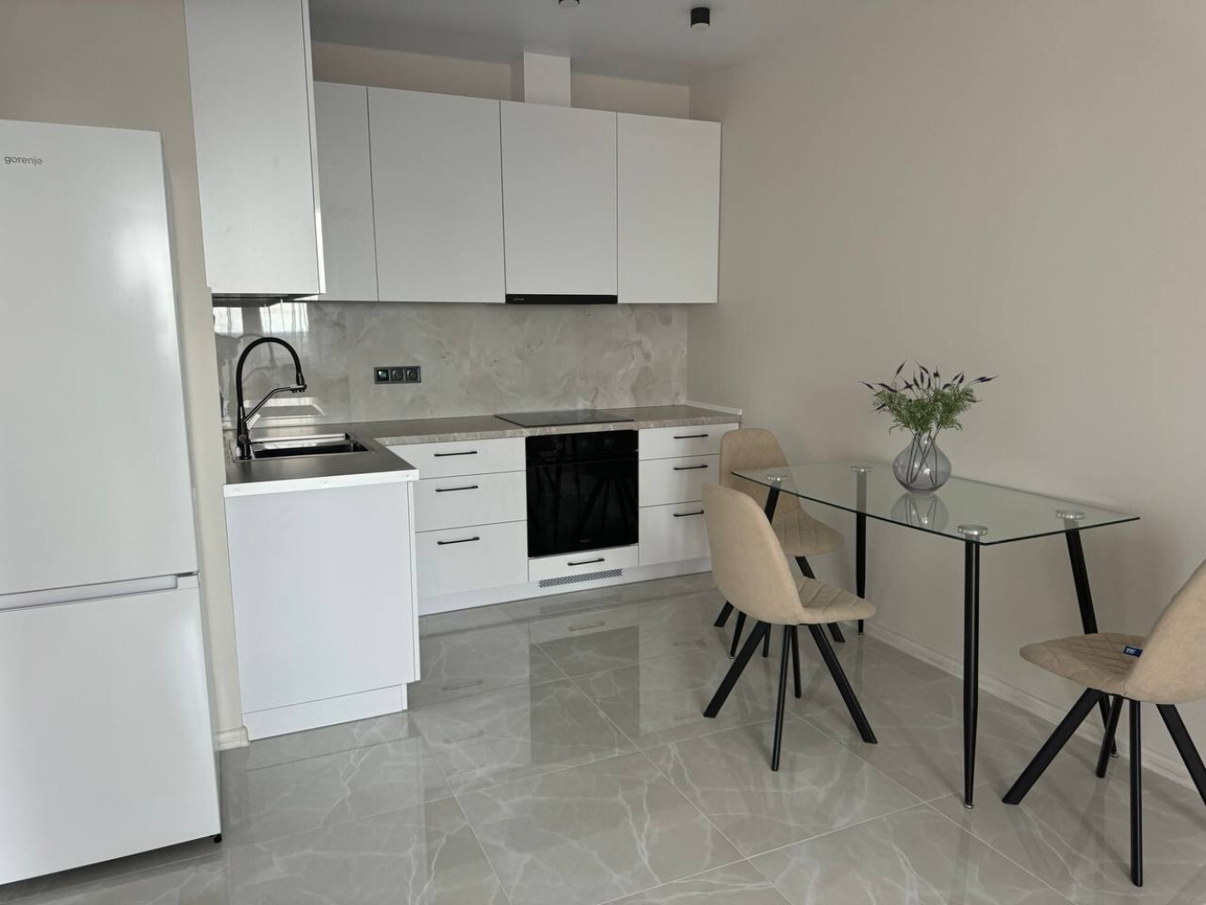 Продаж 1-кімнатної квартири 44 м², Варненська вул.