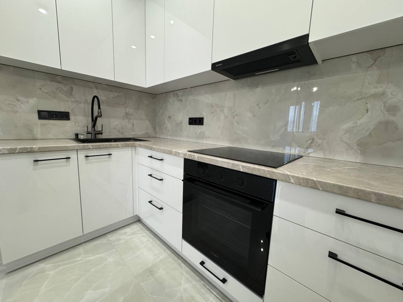 Продаж 1-кімнатної квартири 44 м², Варненська вул.