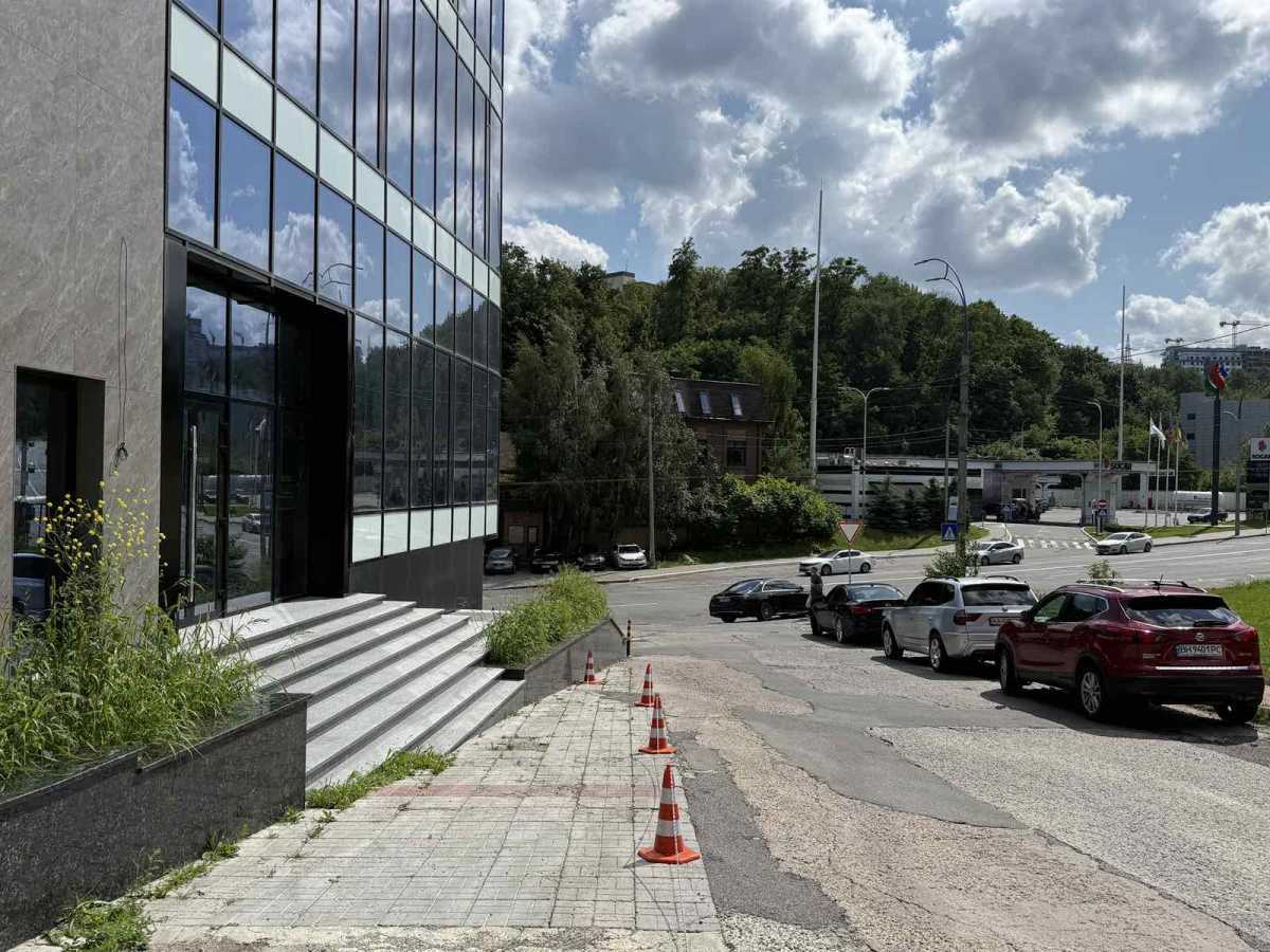 Аренда помещения свободного назначения 700 м², Ивана Федорова ул.