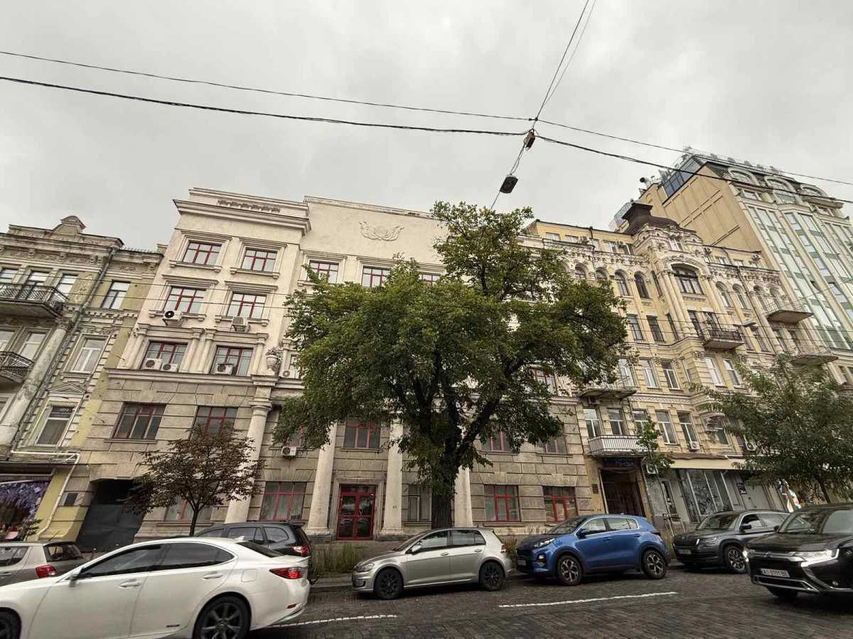Продаж приміщення вільного призначення 2430 м², Богдана Хмельницького вул., 38