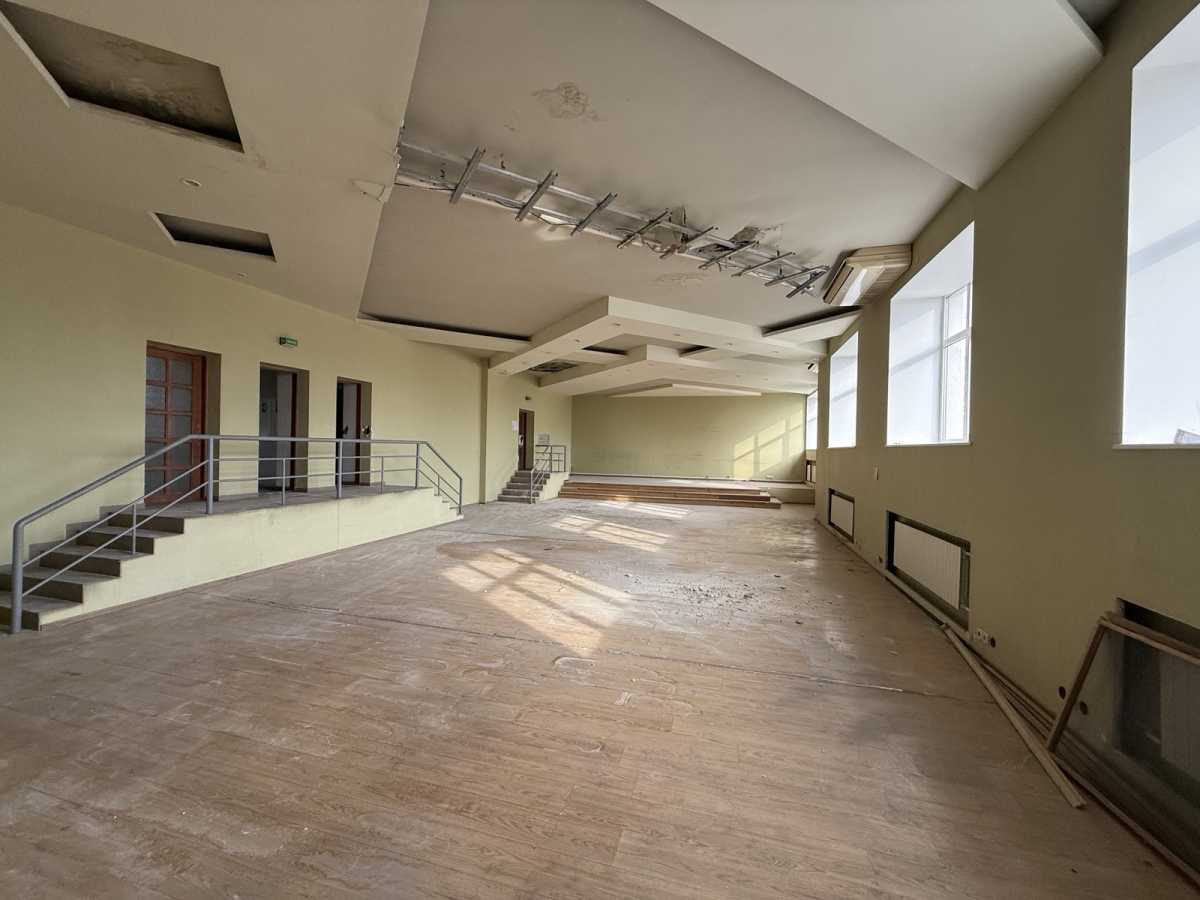 Продаж приміщення вільного призначення 2430 м², Богдана Хмельницького вул., 38