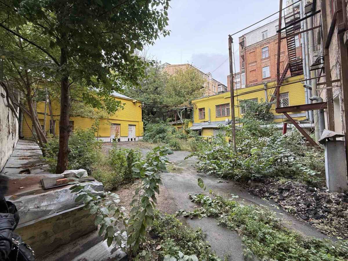 Продаж приміщення вільного призначення 2430 м², Богдана Хмельницького вул., 38