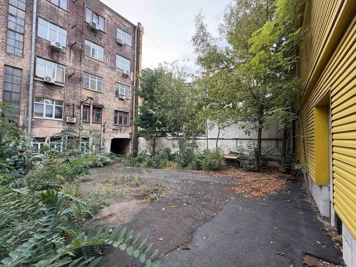 Продаж приміщення вільного призначення 2430 м², Богдана Хмельницького вул., 38