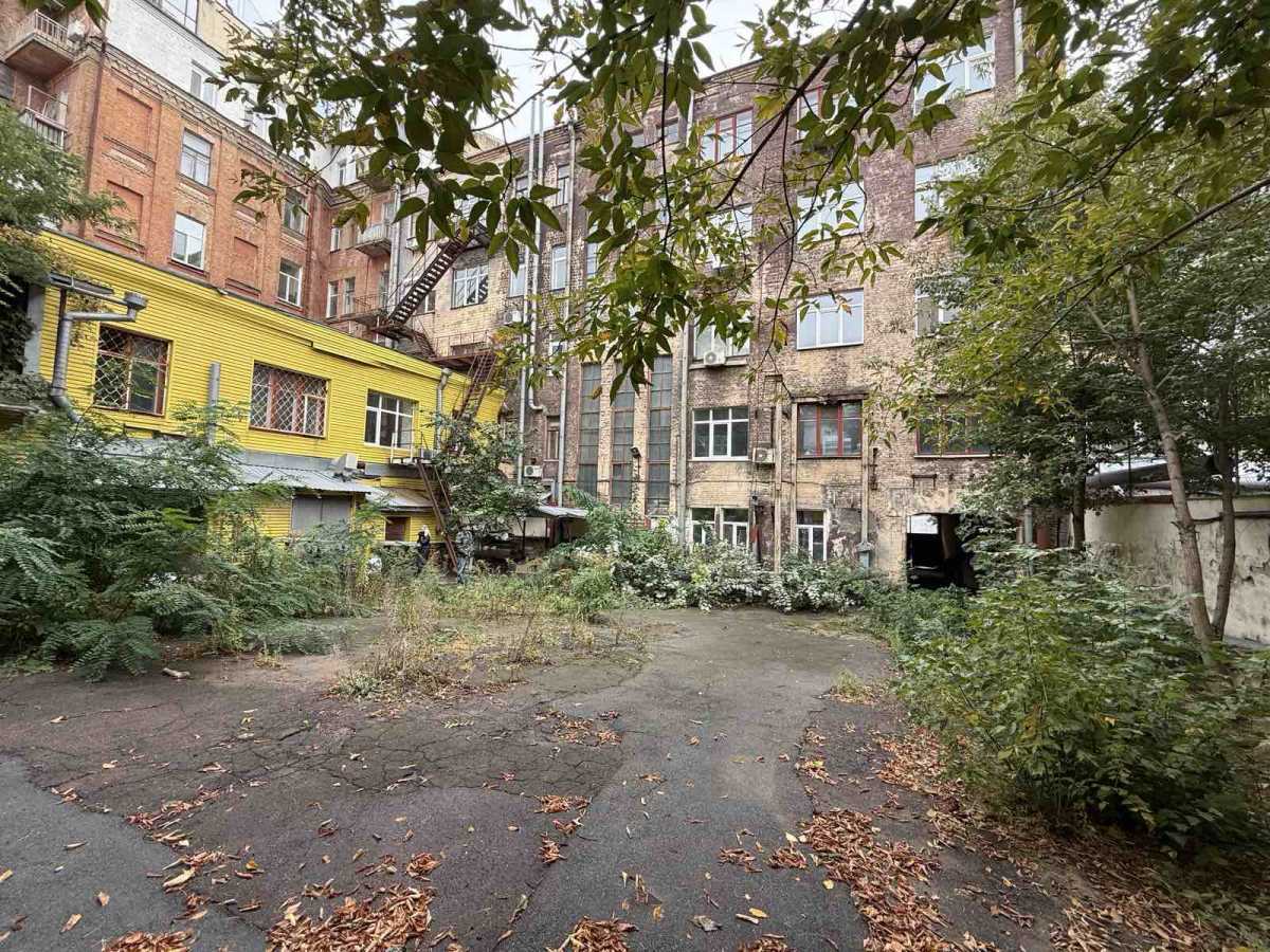 Продаж приміщення вільного призначення 2430 м², Богдана Хмельницького вул., 38