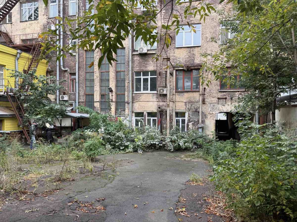 Продаж приміщення вільного призначення 2430 м², Богдана Хмельницького вул., 38