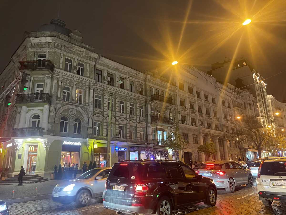 Продаж приміщення вільного призначення 2430 м², Богдана Хмельницького вул., 38
