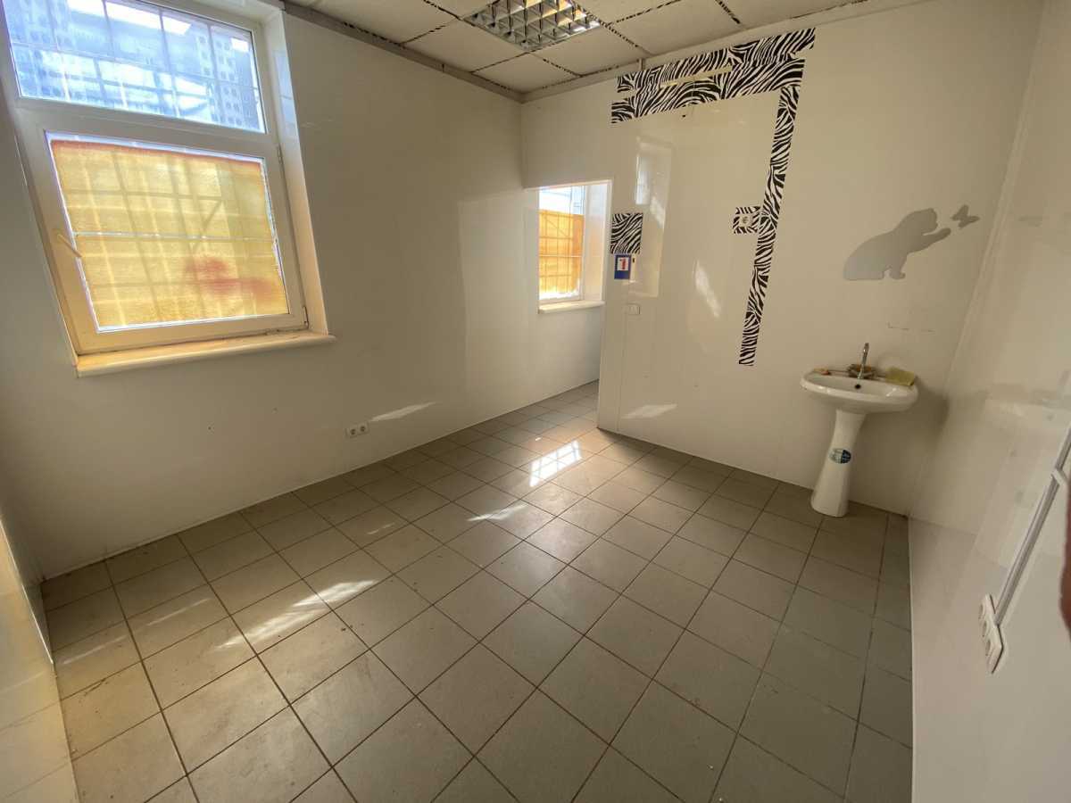 Продаж приміщення вільного призначення 100 м², Квітнева вул., 9