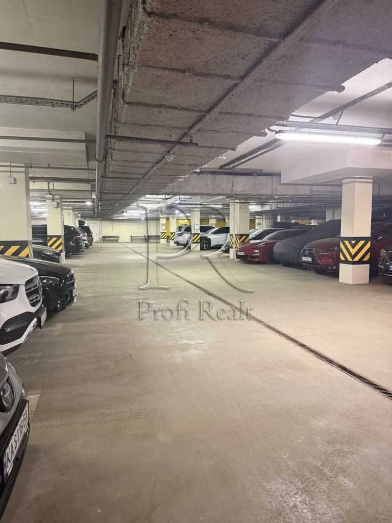 Продажа машиноместа 15 м², Замковецкая ул., 106В