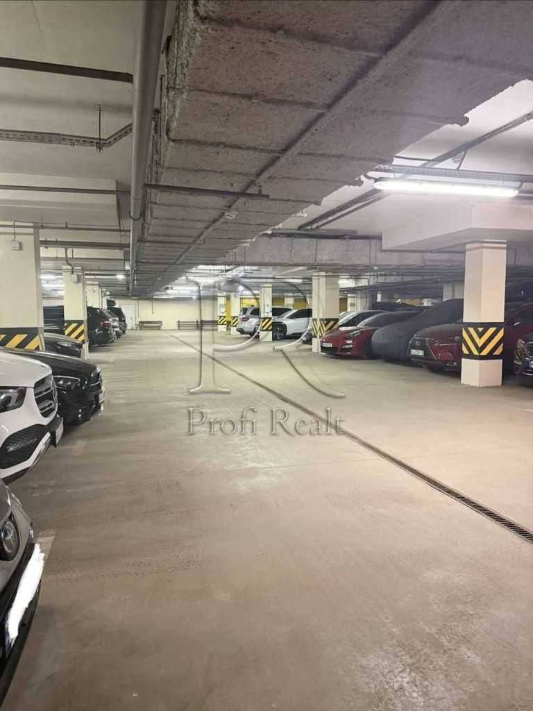 Продажа машиноместа 15 м², Замковецкая ул., 106В