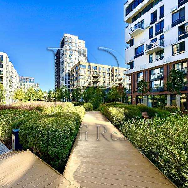 Продаж 1-кімнатної квартири 45 м², Салютна вул., 2