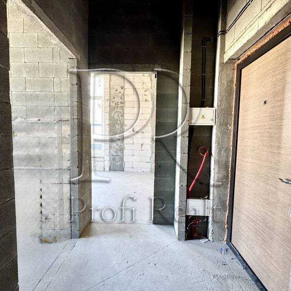 Продаж 1-кімнатної квартири 45 м², Салютна вул., 2