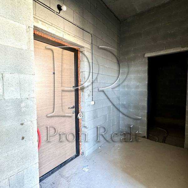 Продаж 1-кімнатної квартири 45 м², Салютна вул., 2