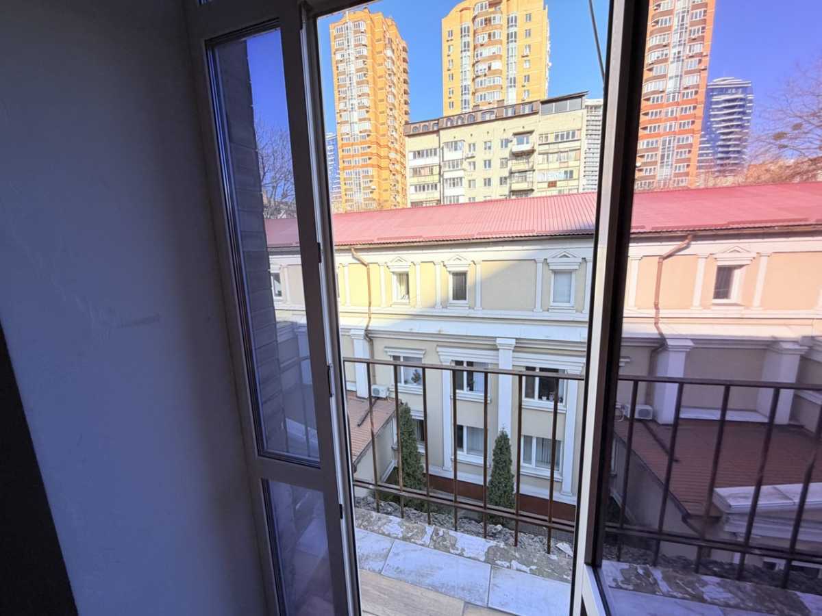 Продаж 2-кімнатної квартири 54 м², Василя Тютюнника вул., 13