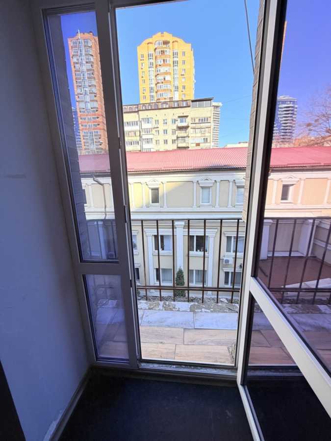 Продаж 2-кімнатної квартири 54 м², Василя Тютюнника вул., 13