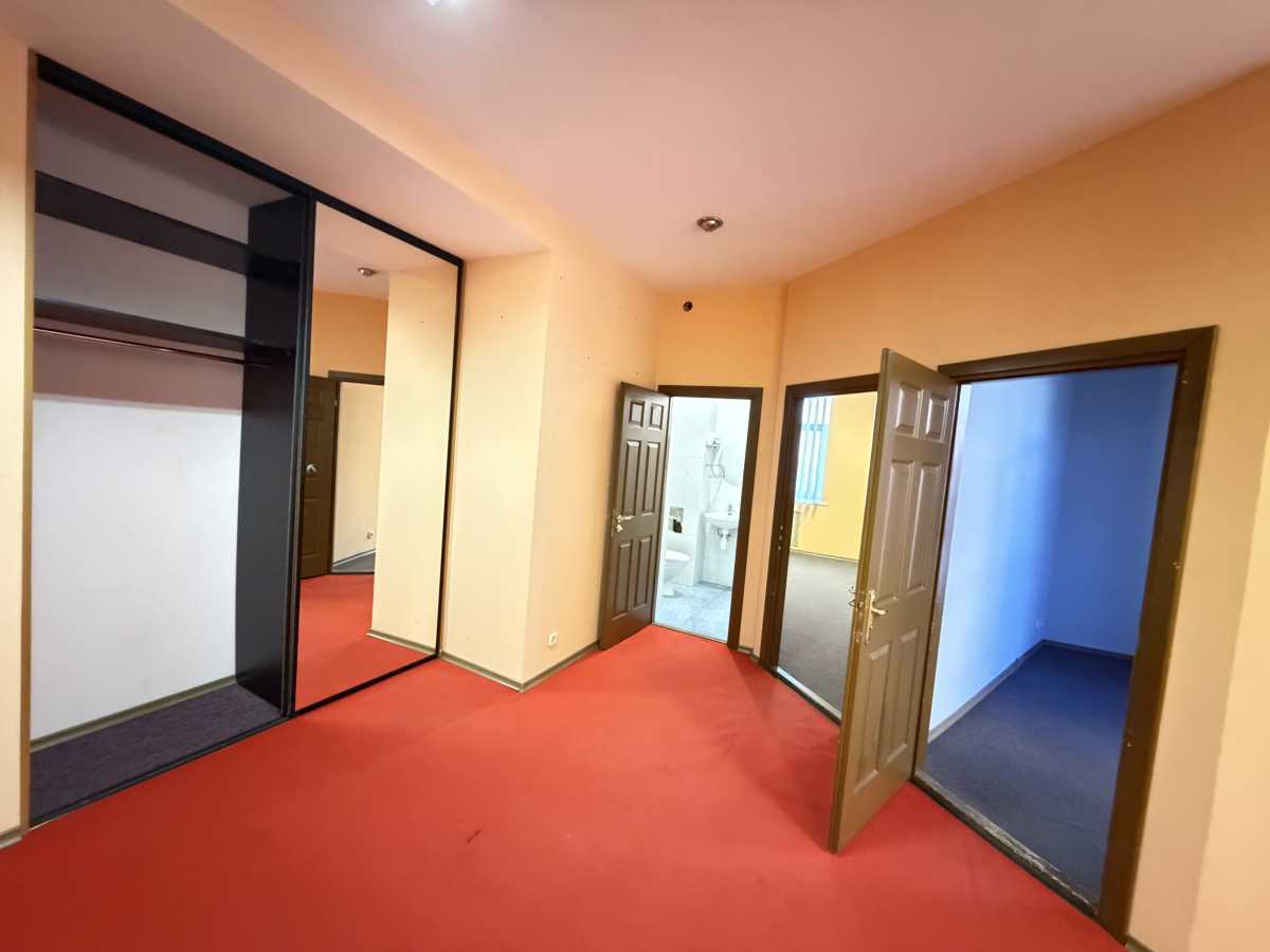 Продаж 2-кімнатної квартири 54 м², Василя Тютюнника вул., 13