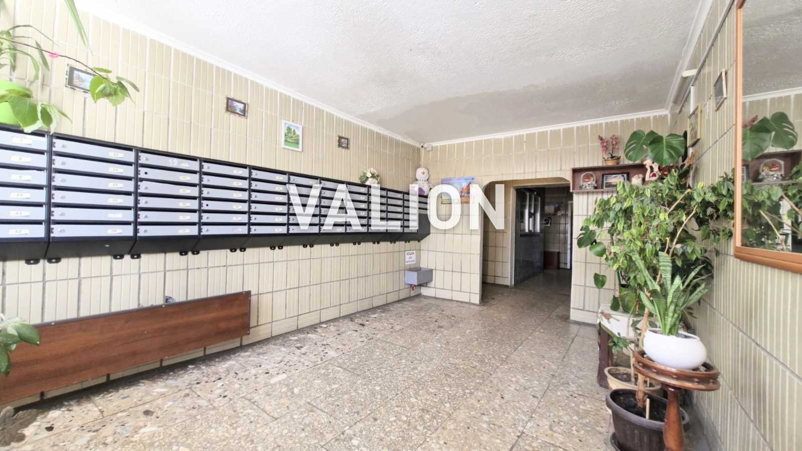 Продаж 2-кімнатної квартири 61 м², Ревуцького вул., 7А