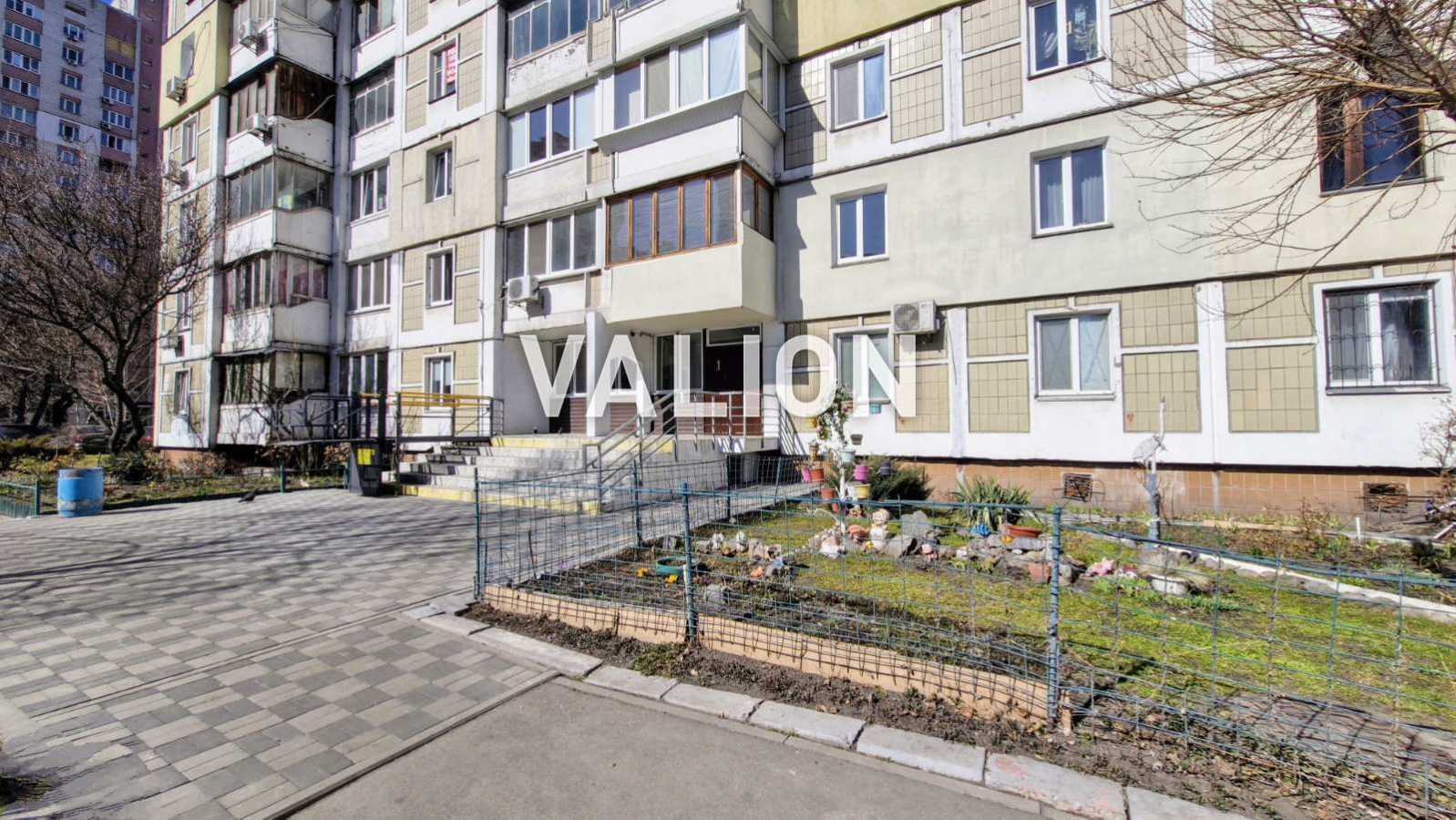 Продаж 2-кімнатної квартири 61 м², Ревуцького вул., 7А